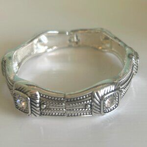 Trendy Silvertone hinged bracelet w/white crystal stones & bead and rope detail
